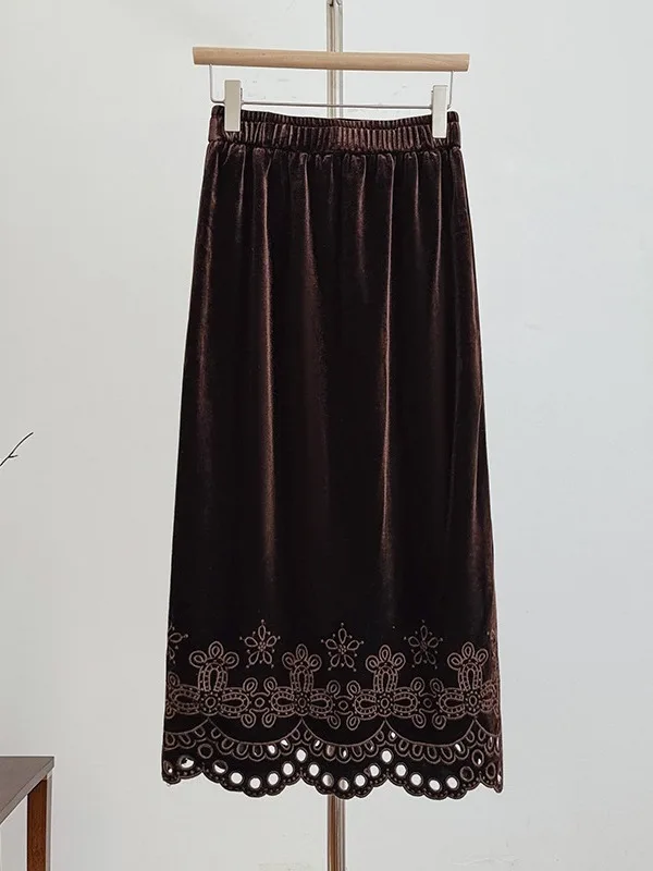 تنورة صينية جديدة مطرزة بالزهور المحروقة متوسطة الطول على شكل حرف a للنساء مقاس كبير بخصر عالٍ مرن...