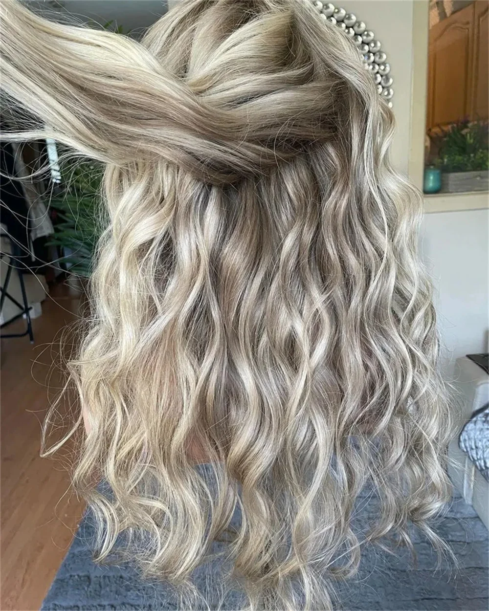 Ombre Creamy Blonde Highlights Glueless Synthetic Wig Middle Part Ash Rooted Curly Wig PrePlucked Lace Frontal Wig for Women