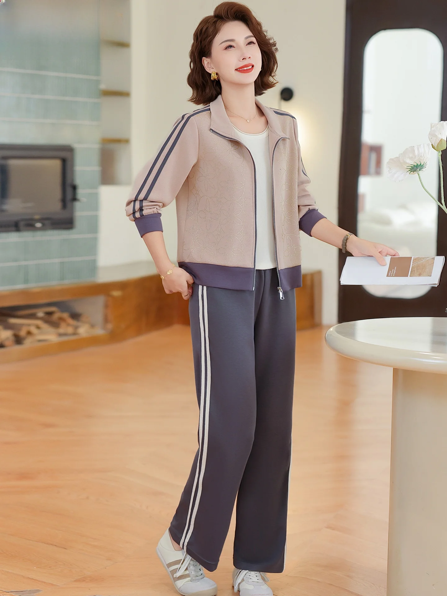 

Повседневный спортивный костюм для женщин среднего и пожилого возраста: весенне-осенний новый стиль, свободный крой, длинные брюки, комплект из двух предметов