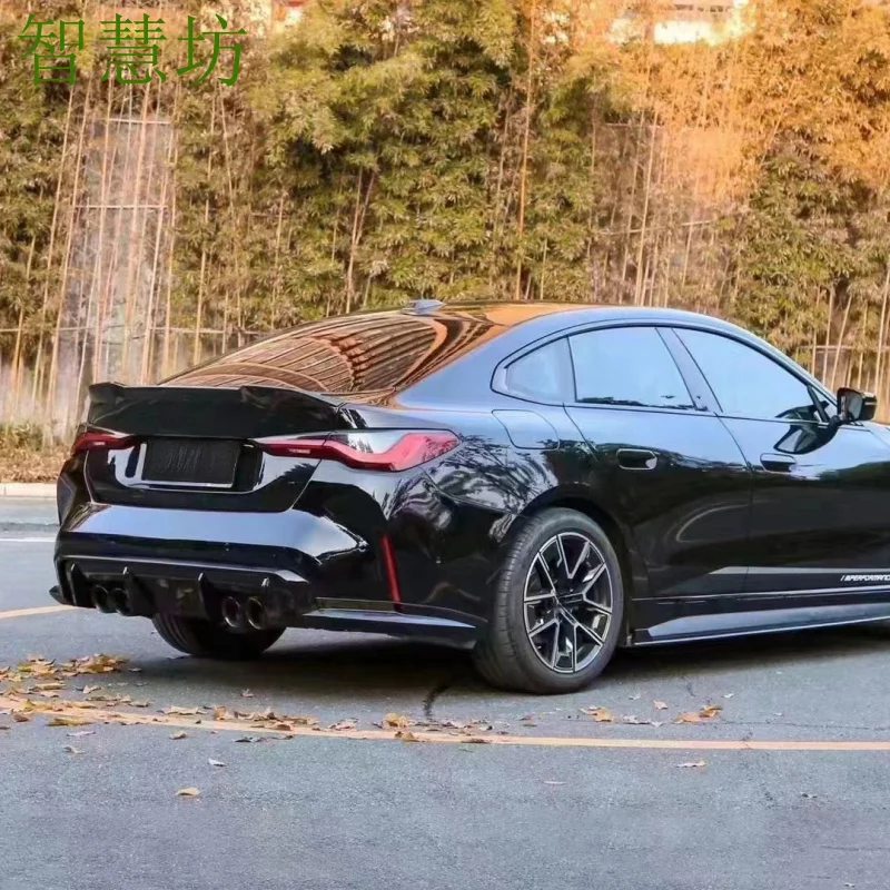 

Подходит для BMW 4 серии G26 2021-2023 годов, модифицированный комплект обвеса M4 для четырехдверных моделей.