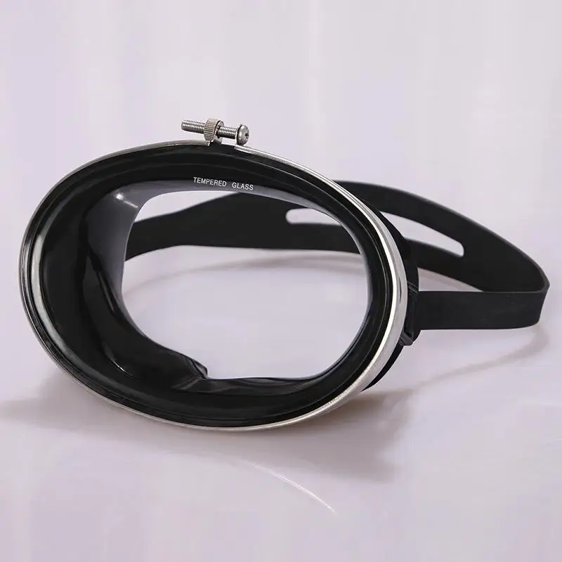 

Optimal Visibility Diving Mask With Single Lens And Tempered Glass Construction