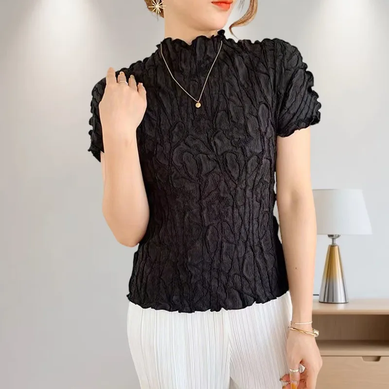 

25Новая плиссированная жаккардовая футболка с вышивкой и воротником-стойкой Miyake, топы с баской и короткими рукавами, повседневная двусторонняя одежда для пригородных поездок