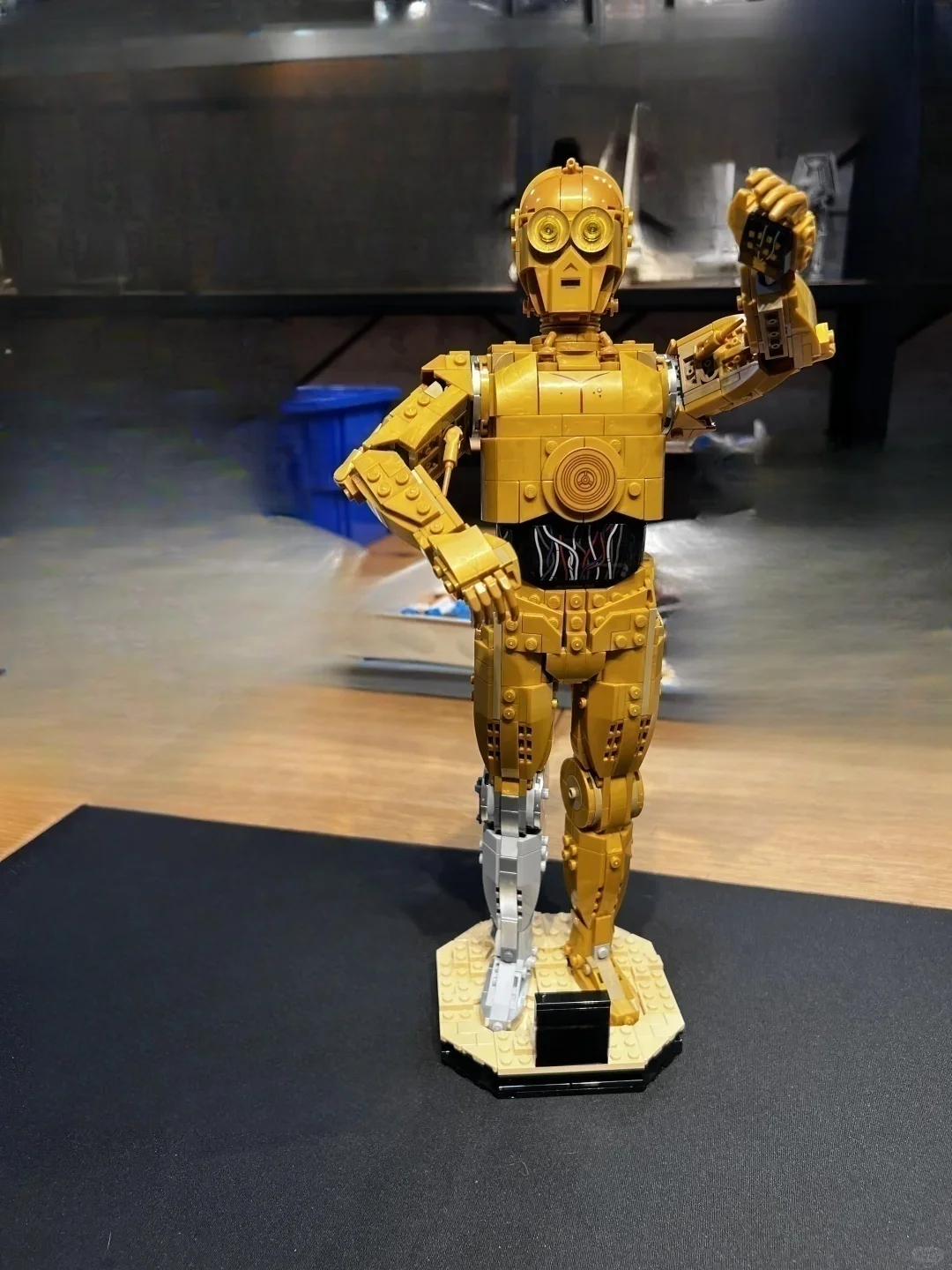 Modèle de robot doré de film, décoration de bureau à domicile, cadeau de vacances et d'anniversaire pour les collectionneurs