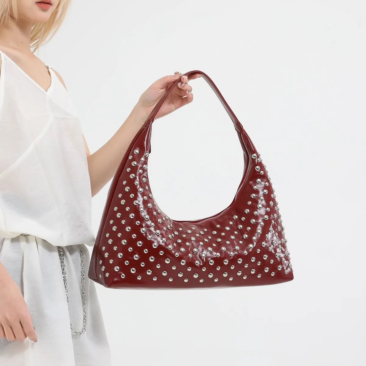 

2025 Summer Luxury Vintage Underarm Bags Pu Leather Rivet Shoulder Bags Large Capacity Commuter Travel Shoulder Bag