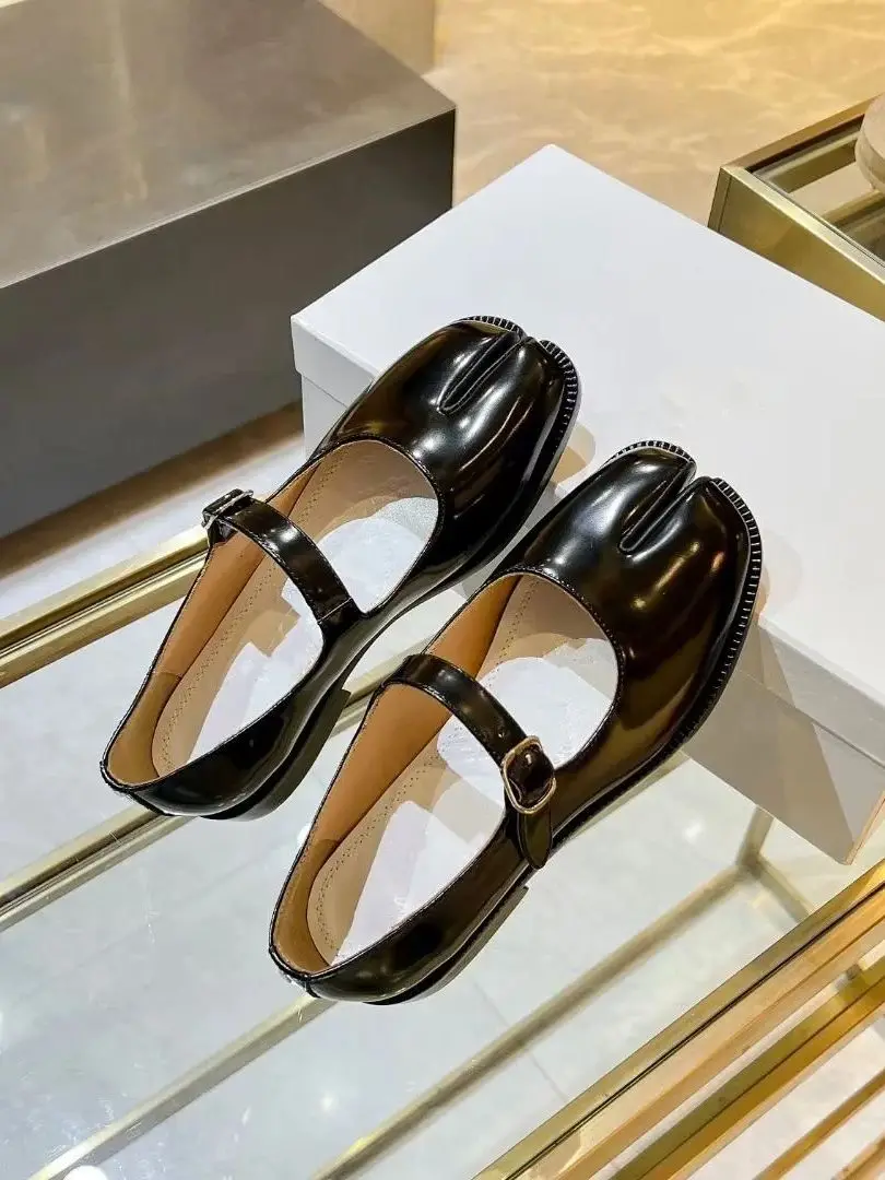 Horseshoe split toe genuine leather shoes, flat sole patent leather single shoes