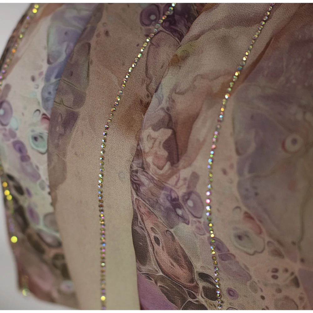 Elegante hijab in chiffon con stampa acquerello - effetto marmo grigio viola marrone con finiture in strass, foulard hijab ultra morbido ​
