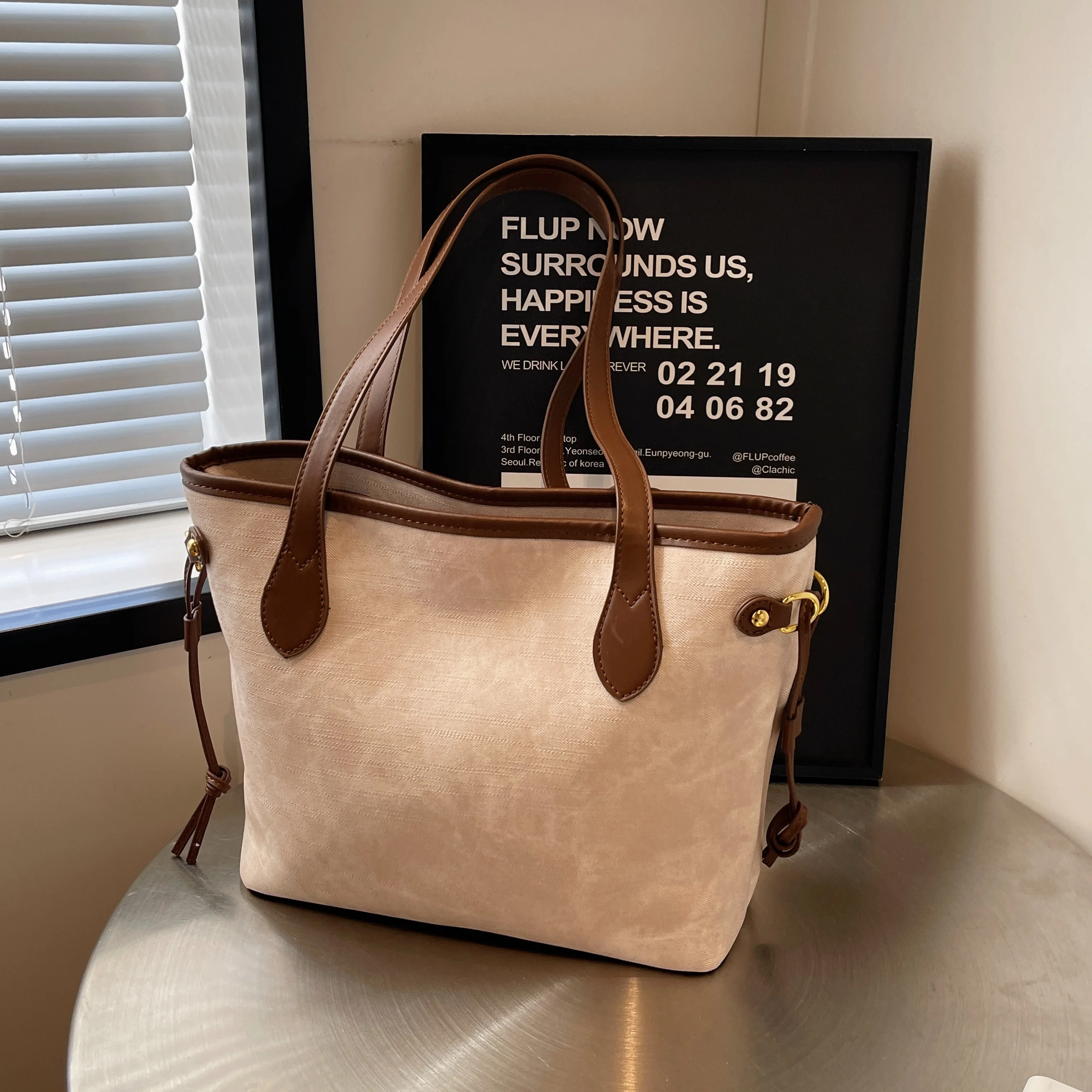 

Высококачественная большая сумка на одно плечо для женщин 2024 Новая Универсальная вместительная сумка для студентов колледжа