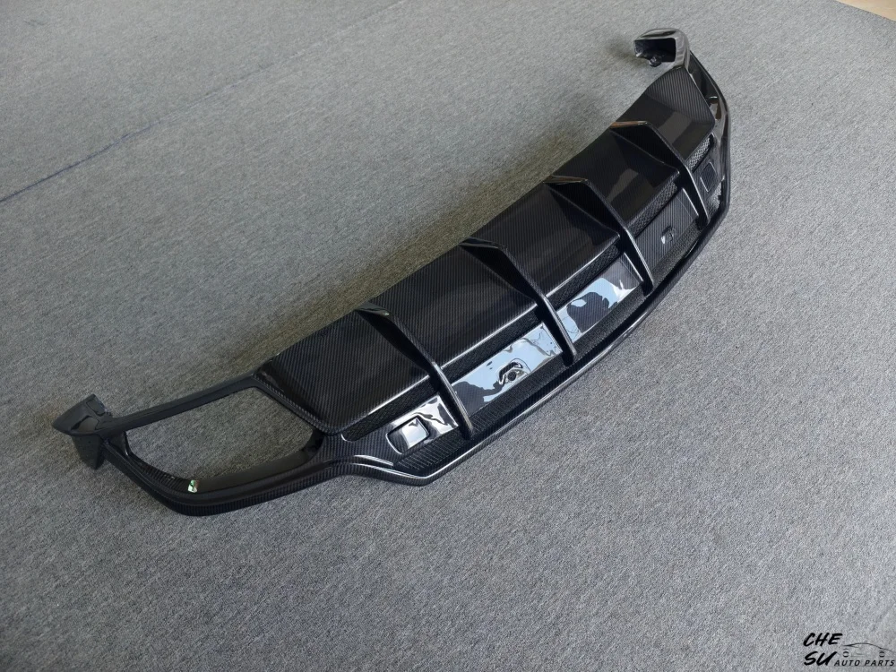 High Quality Carbon Fiber Rear Diffuser Body Kit for Lamborghini URUS S Upgraded Topcar Style Customized Rear Bumper Lip Car Kit
