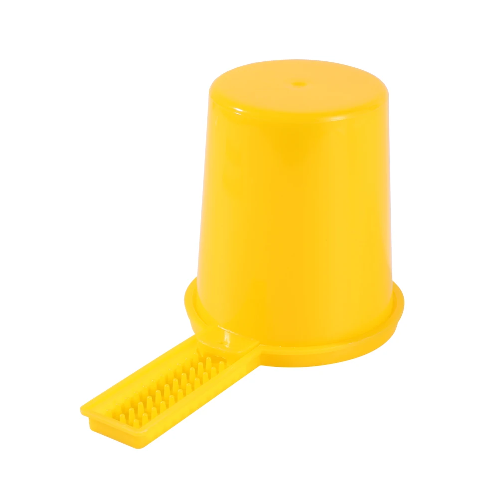 

1 Pc Scoop-shaped Bee Drinker Bee Drinker Beehive Entrance Feeder Beekeeping Supplies