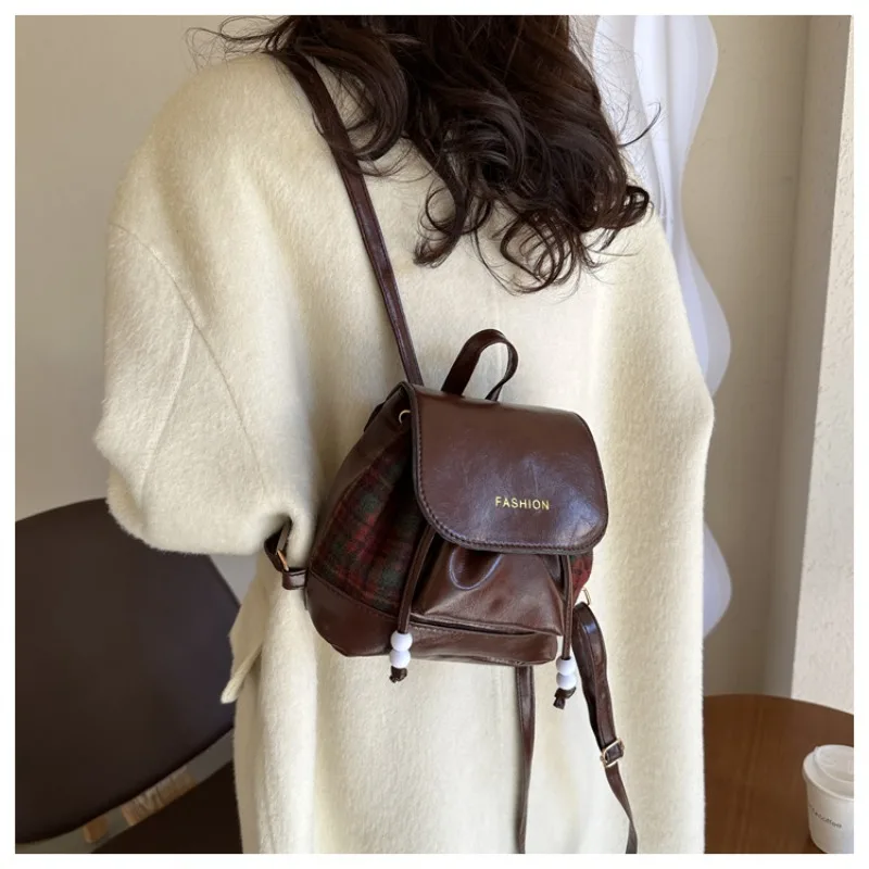 

New Western-style Design Backpack New Large-capacity Student Leisure Commuter Shoulder Bag Luxury Brand Female Shoulder Bag