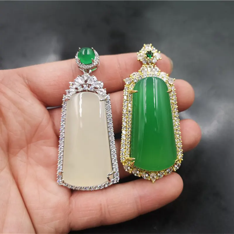 

925 Silver Inlaid White Chalcedony Pendant Green Agate Peace Amulet