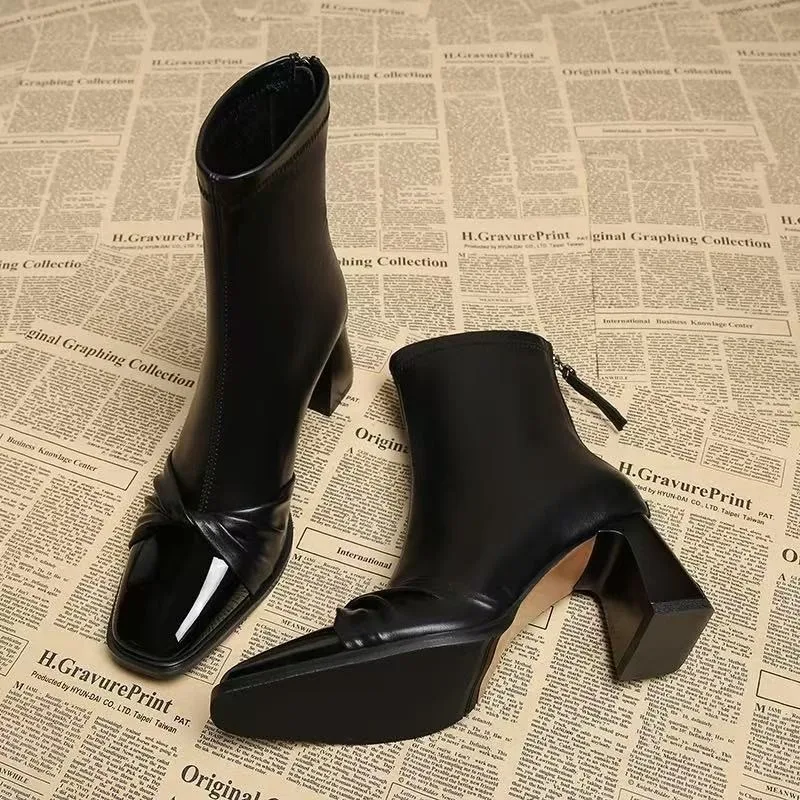 2025 الربيع والخريف جديد المألوف عالية الكعب وأشار المرأة أحذية بوت قصيرة تبدو رقيقة وطويلة مصمم الأحذية النسائية الموضة