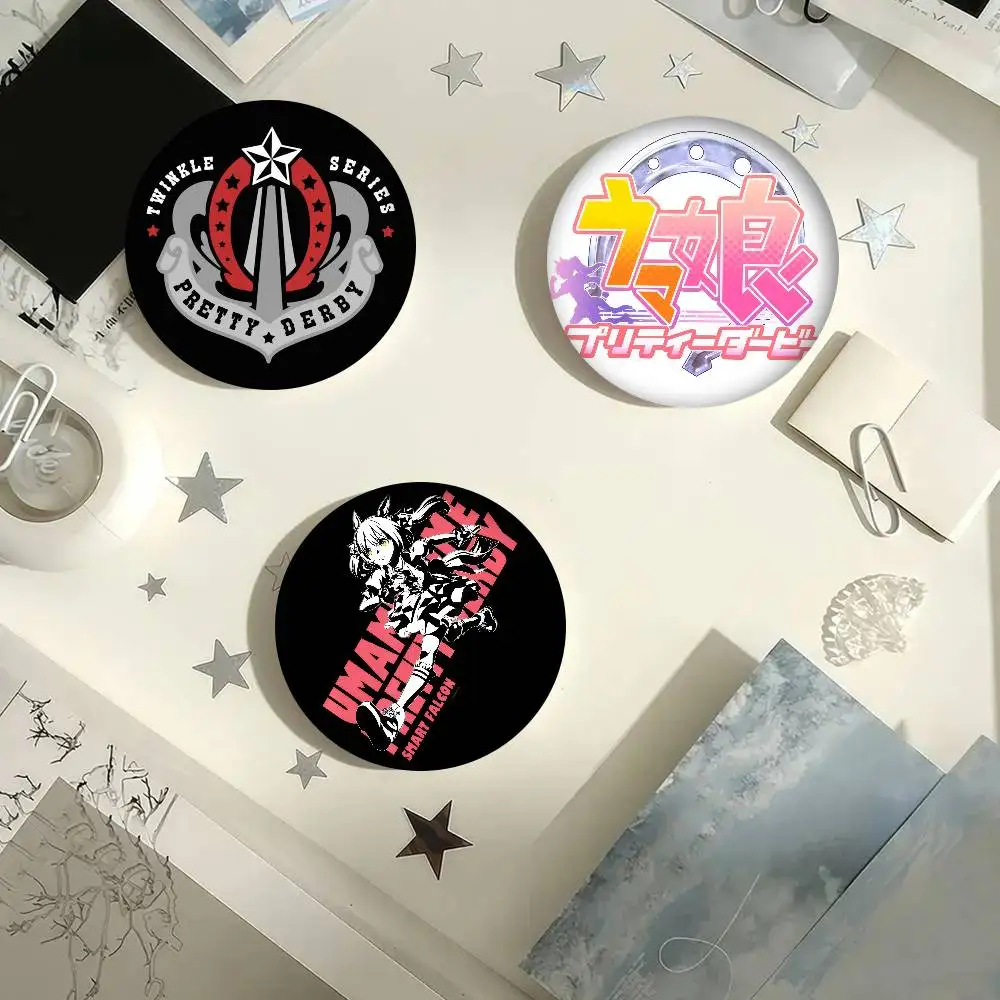 Cartoon-Broschen, Anime-Abzeichen, runde handgefertigte Broschen, Anstecknadeln, Schmuck für Rucksäcke, Kleidung, Geschenke, Anime, hübsches Logo, Derby