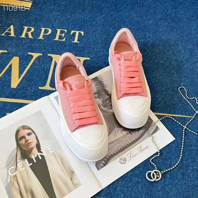 

2026 Summer New Height Increasing White Canvas Shoes Casual Thick Sole Versatile Couple Stylish Sneakers