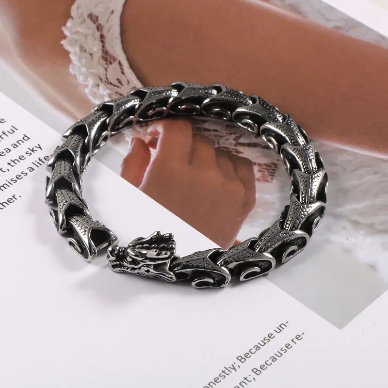 

Retro Faucet Titanium Steel Jewelry, Dragon-Lin Pattern Punk Hip-hop Bracelet, Spot Wholesale CE614