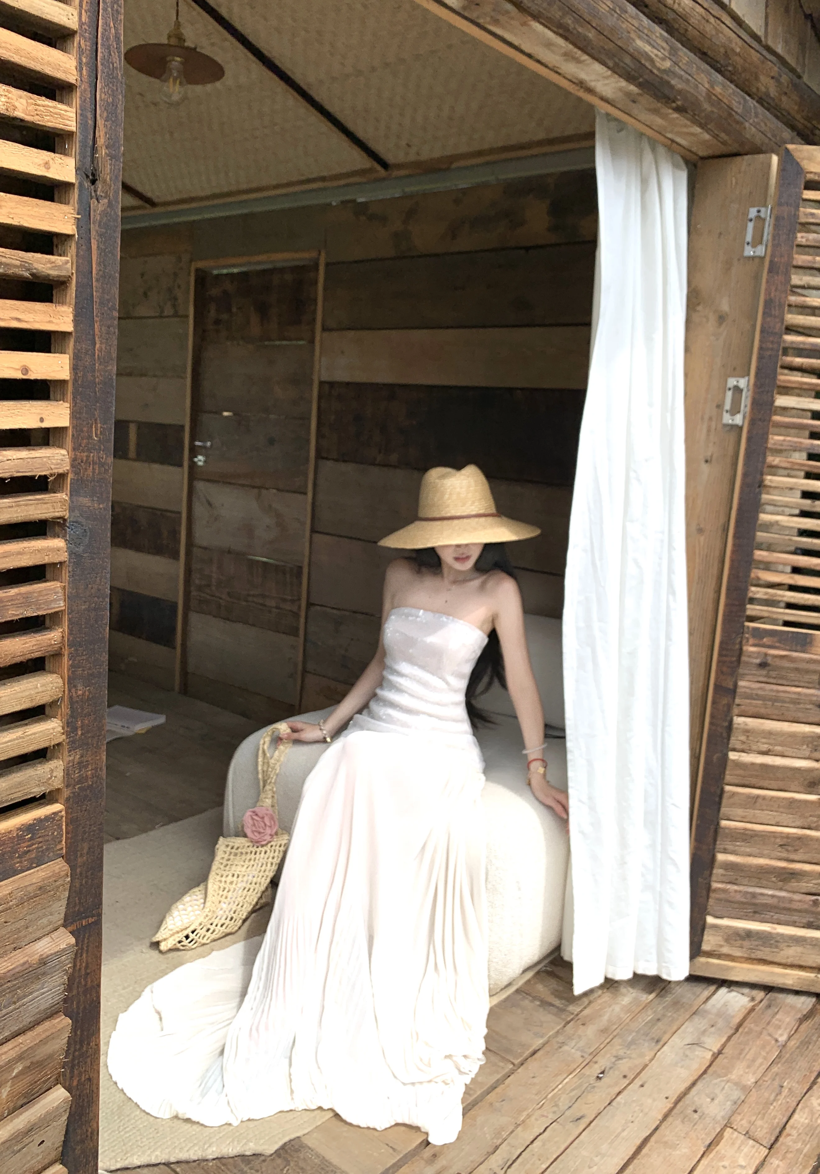 Chic Beach ชุดยาวเงาเลื่อม Tulle ยาวปิดไหล่ชุดสตรีฤดูร้อน High-End Sensation ชุด 2025