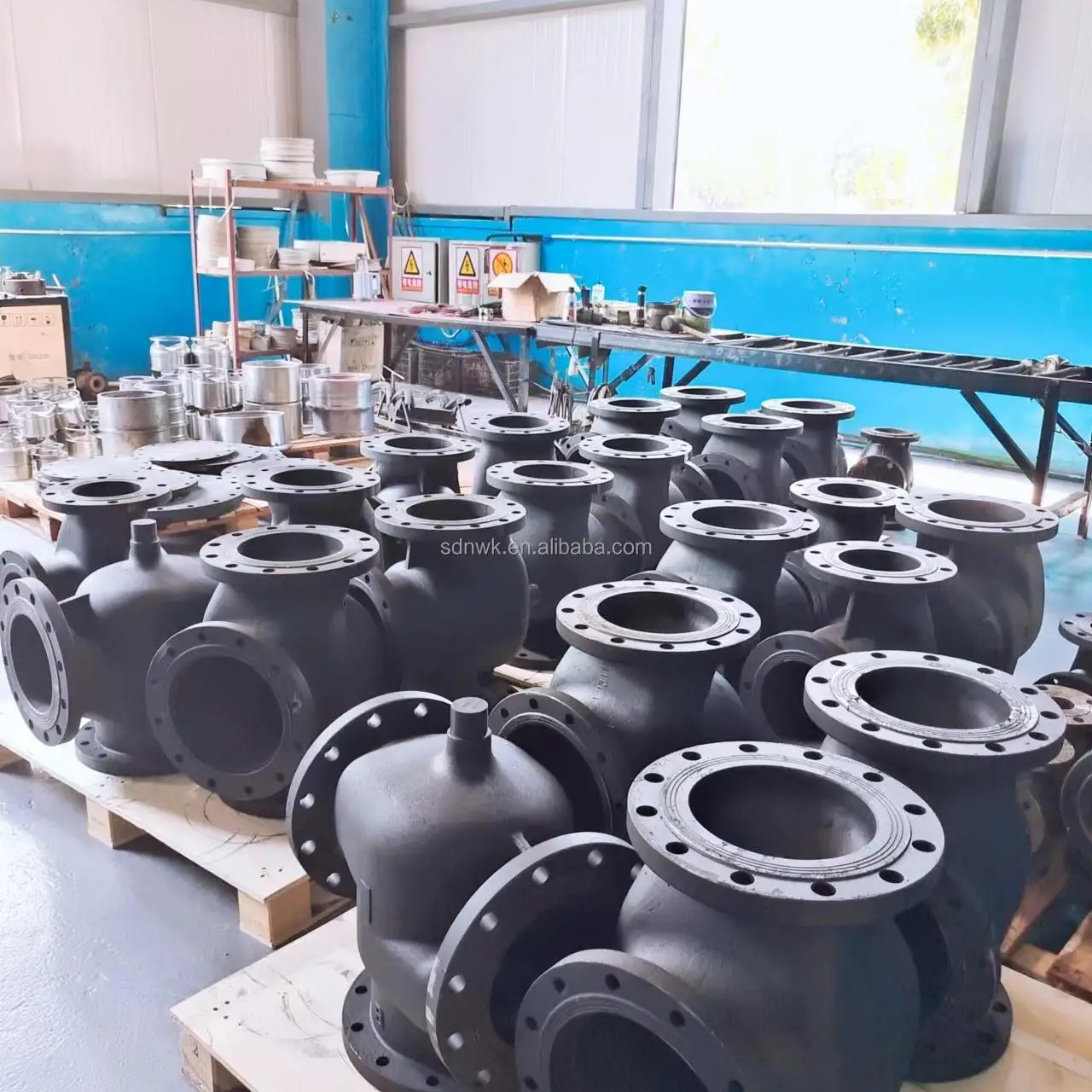 DN100 3 طريقة صمام المياه ارتفاع درجة الحرارة مع المحرك Pn16 صعودا وهبوطا تعديل الحديد الزهر صمام شفة الجسم #1