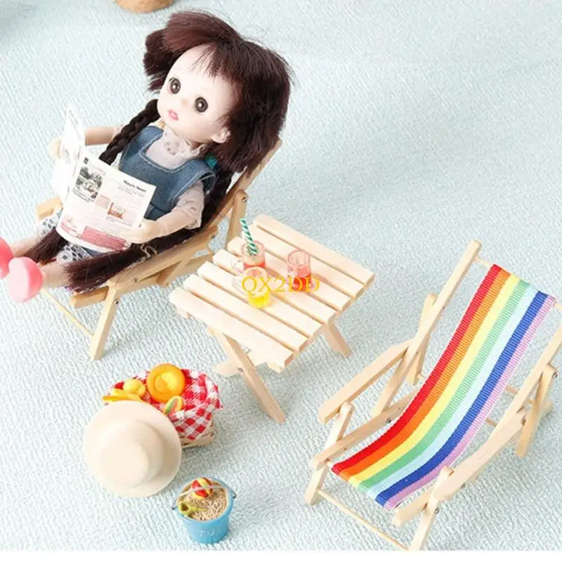 Qx2d Miniaturholz Holz Beach Stuhl mit Regenbogenfarbe Design Safer freundlicher Lounge Stuhl Figur für 1/12 Puppenhausmöbel