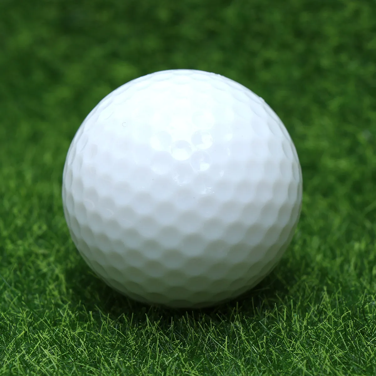 

4 шт. сверхярких светящихся LED-мячей для гольфа, светящиеся при ударе, время работы 3-5 минут, многоразовые резиновые ночные мячи, светящиеся в темноте