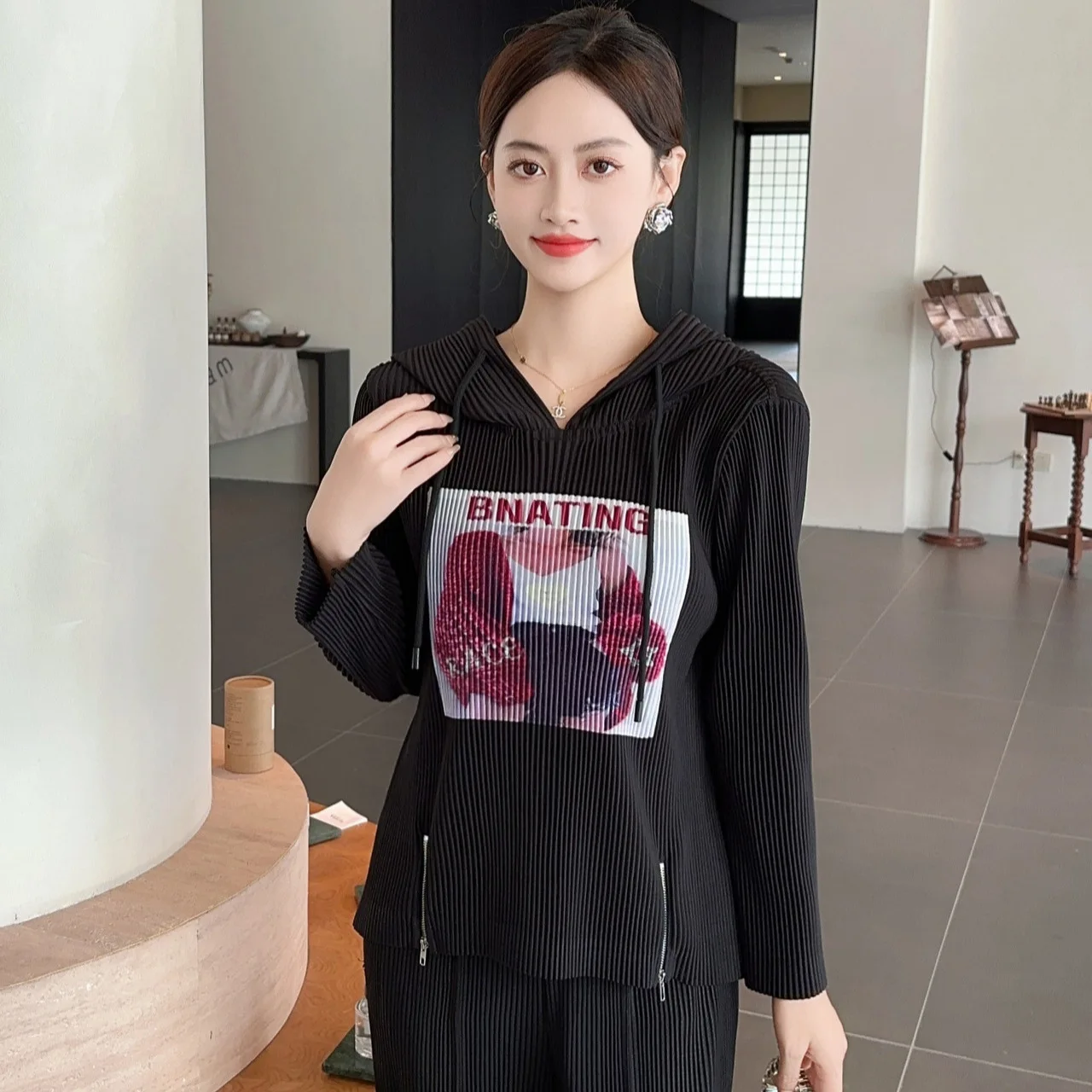 

Miyake Pleated Printed Top for Women 2025 Autumn New Casual Versatile Long-sleeved Hooded Drawstring High-end Jacket
