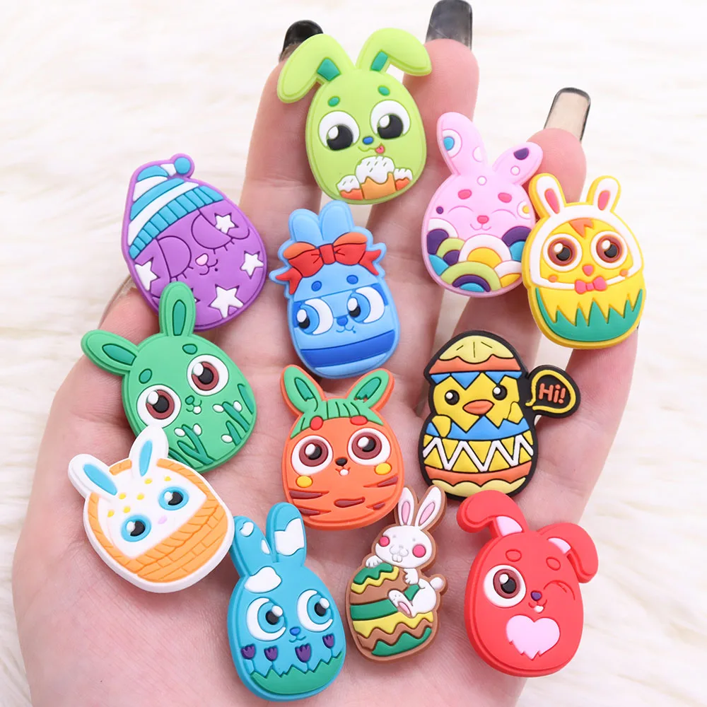 Mistura de desenhos animados do pvc kawaii, 50pcs, coelho colorido, galinha, ovos, presente da Páscoa feliz, encantos da sapata, decorações para a pulseira, presente do feriado