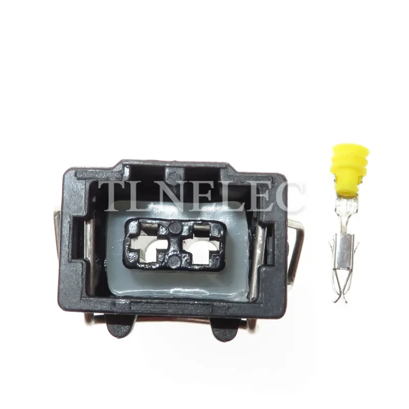 357972752 2 Pin Way Waterproof Sheath Fog Plug Turning Lamp Holder Wire Harness Auto Connector