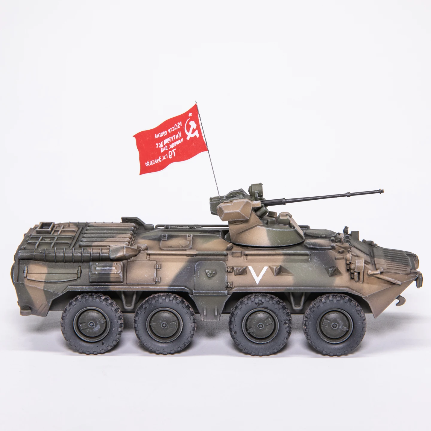 ARTISAN 1:72 Scale Plastic Russian BTR80A Armored Vehicle Model