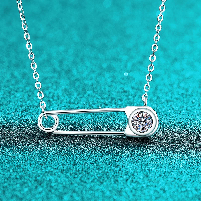 Elegant PT950 Platinum 0.5-carat Moissanite Necklace for Women, Diamond-studded Pin Pendant Personalized Necklace Gift