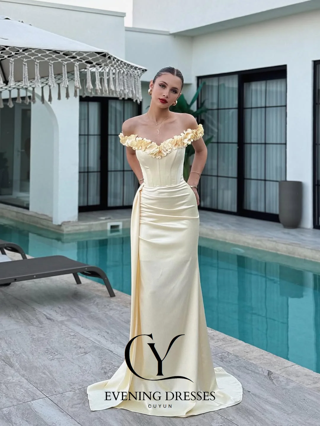 فساتين سهرة نسائية فاخرة من CUYUN بأشرطة على شكل زهور مصنوعة يدويًا فستان حفلات رائع مخصص بطول الأرض ثوب مسائي رسمي