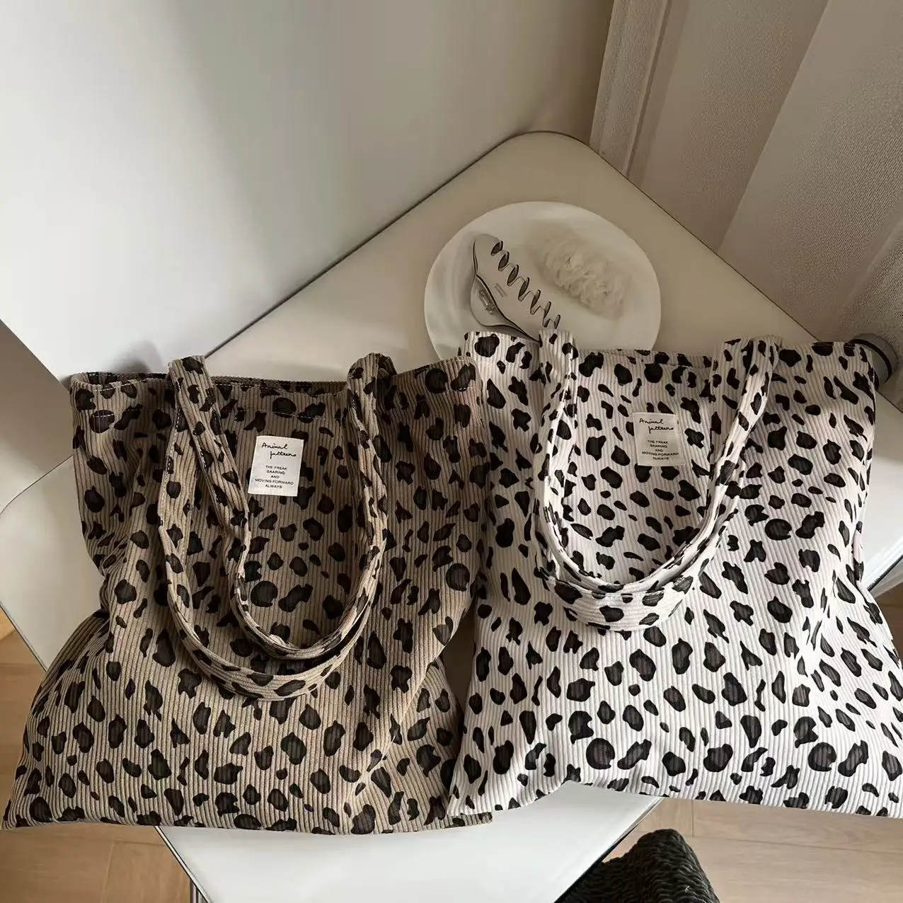 

YIFAN Large Capacity Shoulder Bag Fashion Vintage Corduroy Fabric Shopping Bags Handbags Book Bag Ladies Casual Tote Bags