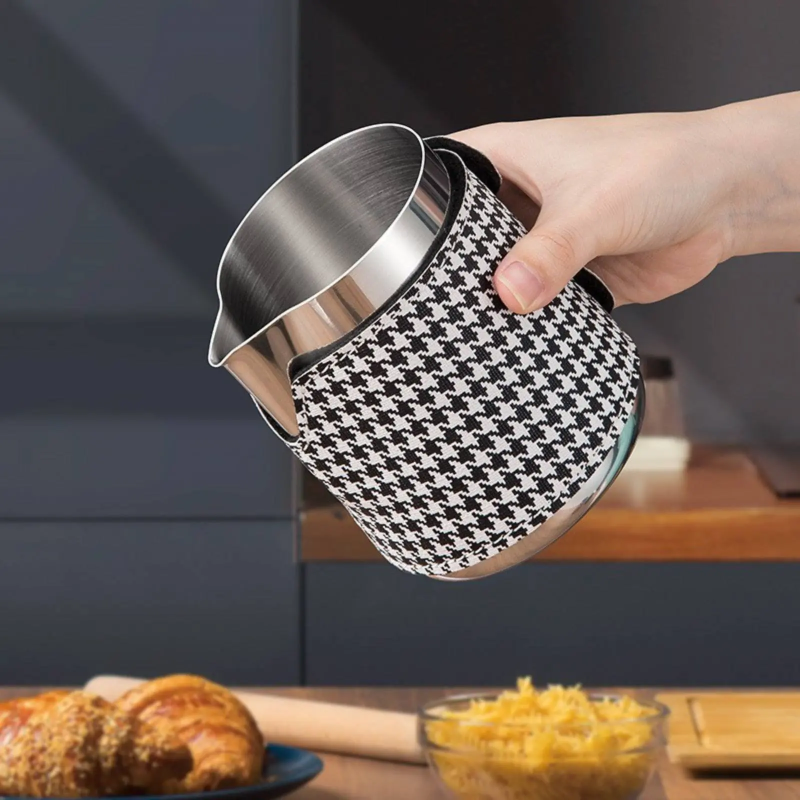 

Latte Art Pitcher Heat Resistant Measuring Frothing Pitcher Milk Steaming Jug Beginner Friendly Latte Art Cup Dishwasher Safe