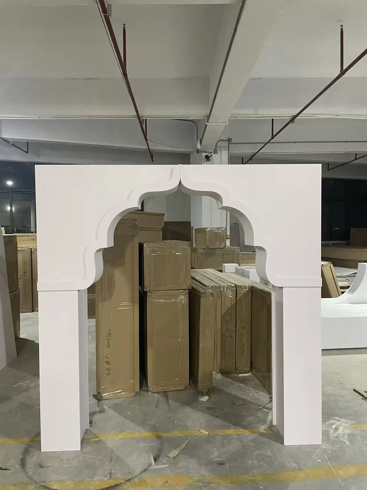 

Luxury Wedding Event Stage Background White Acrylic Backdrop PVC Carved Arch Wedding Arch