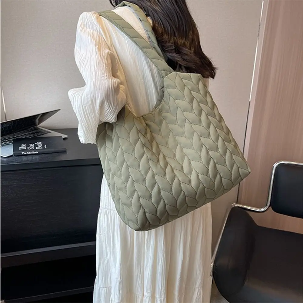 

Solid Color Quilted Shoulder Bag Soft Cotton-Padded Embroidery Thread Women's Underarm Bag Comfortable Handle Magnetic buckle