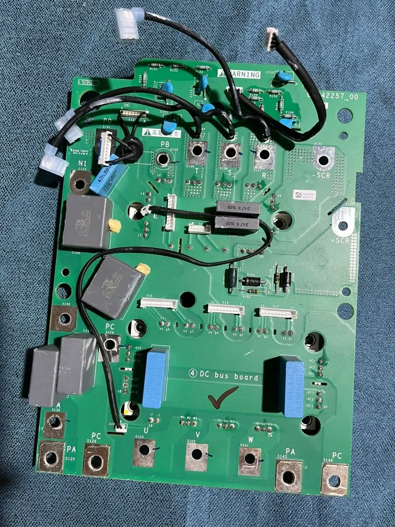 

EAV42257-00 Schneider Frequency Converter ATV610/630 SerieS 30-37-45kw Module Driver Board