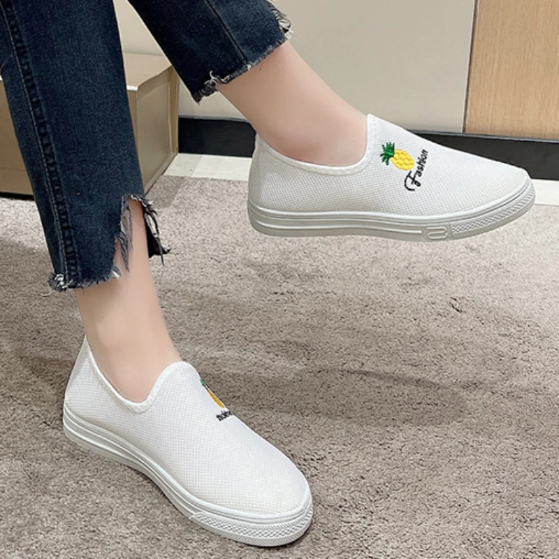 Autumn Women's Flats  New Fashion Light Slip on Walking Shoes for Women Outdoor Breathable Ladies Casual Shoes Female Sneakers