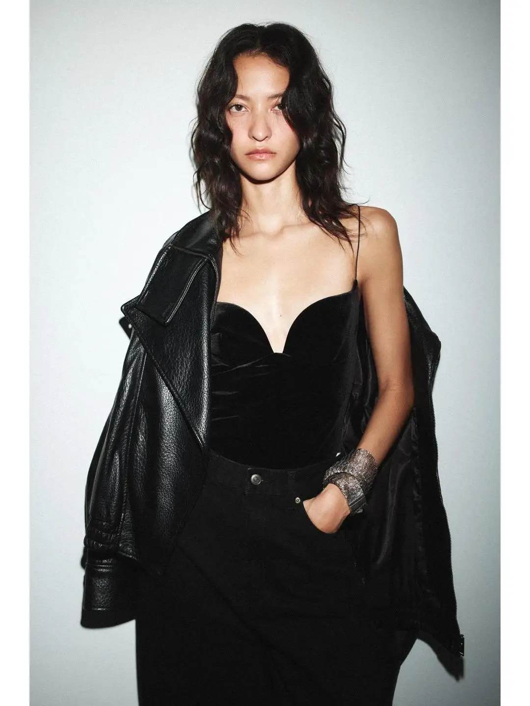 

Faionable Velvet Jumpsuit Heart Collar Slim Fit Sexy Girl Sle Strap Low Waist Long Pants High Quali Ladies' Clothing