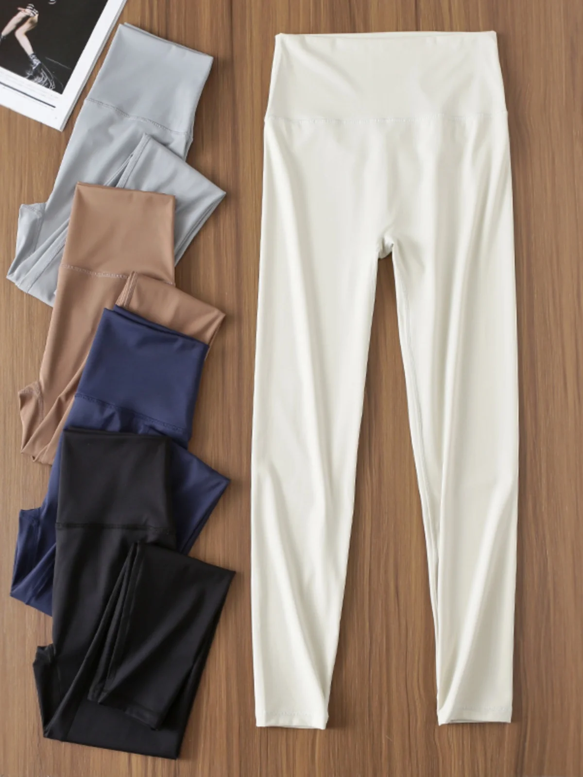 Set Pantaloni Yoga Anti-Cedimento per Fitness e Corsa, Canotta Elastica e Pantaloni da Donna in Nylon Spandex, Collezione Estate 2024