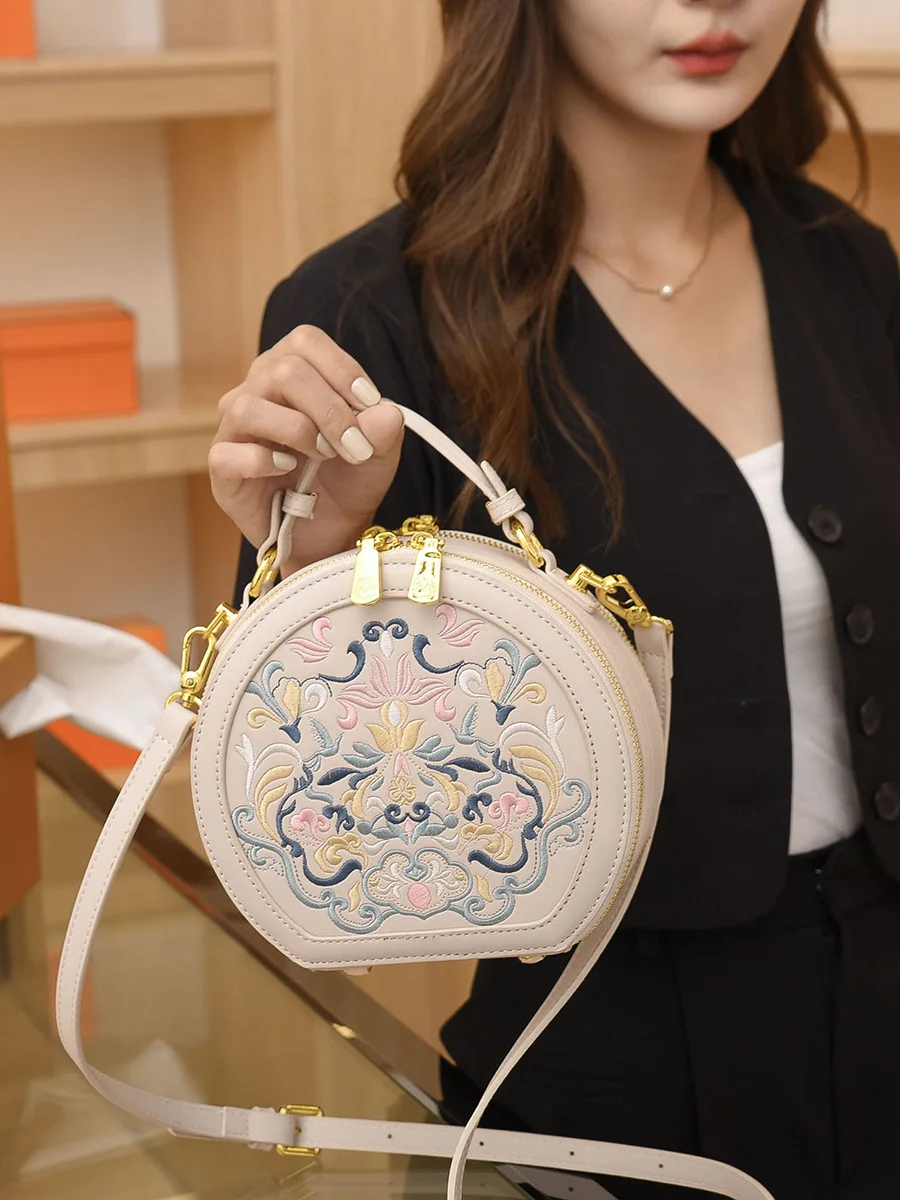 Fashion Chinese Girls Handbag Retro Ladies Shoulder Bag Large Capacity Teenage Crossbody Embroidery Craft PU Material