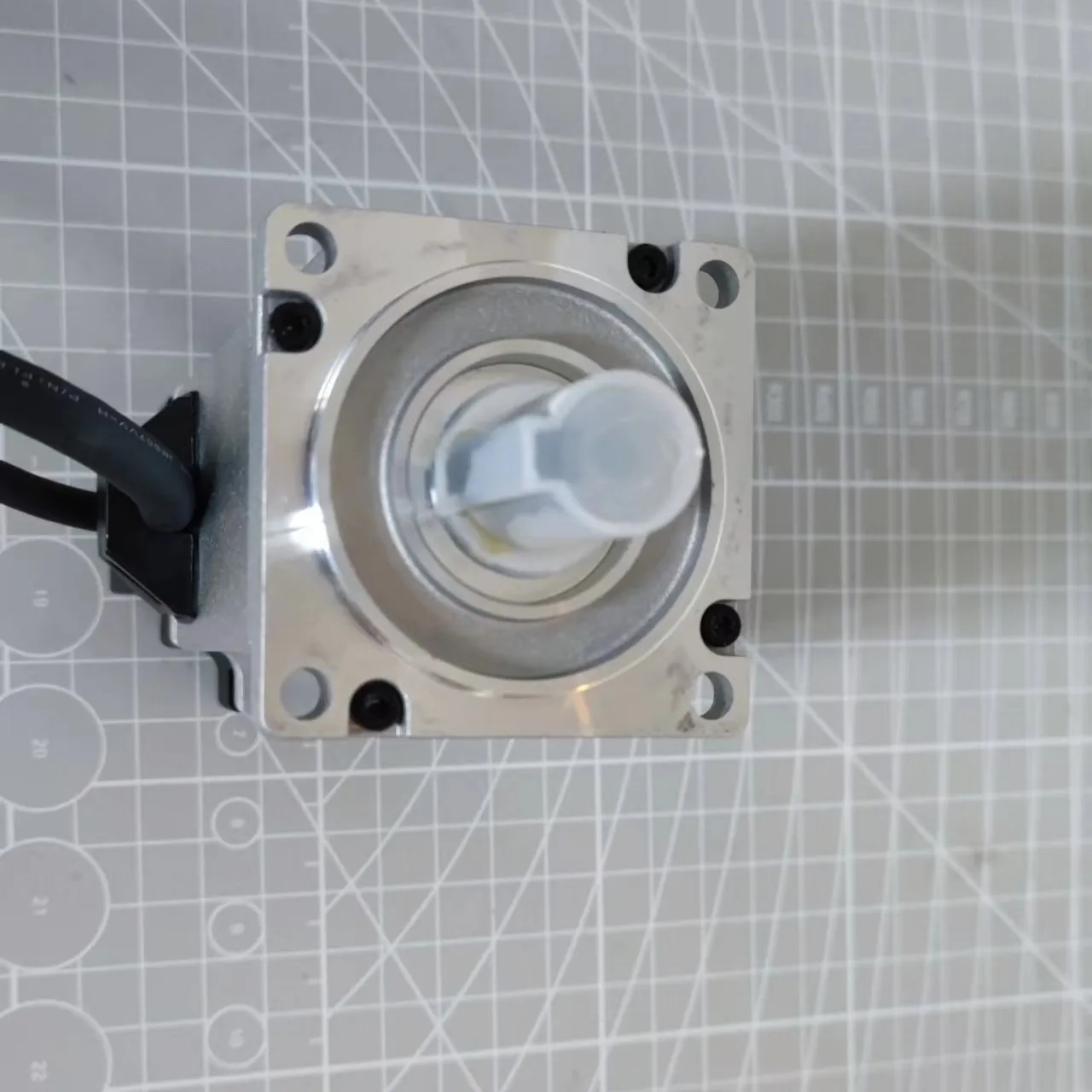 

Низковольтный серводвигатель постоянного тока 48 В3000–400 Вт, 60 фланцев, 17 бит, однооборотный абсолютный энкодер