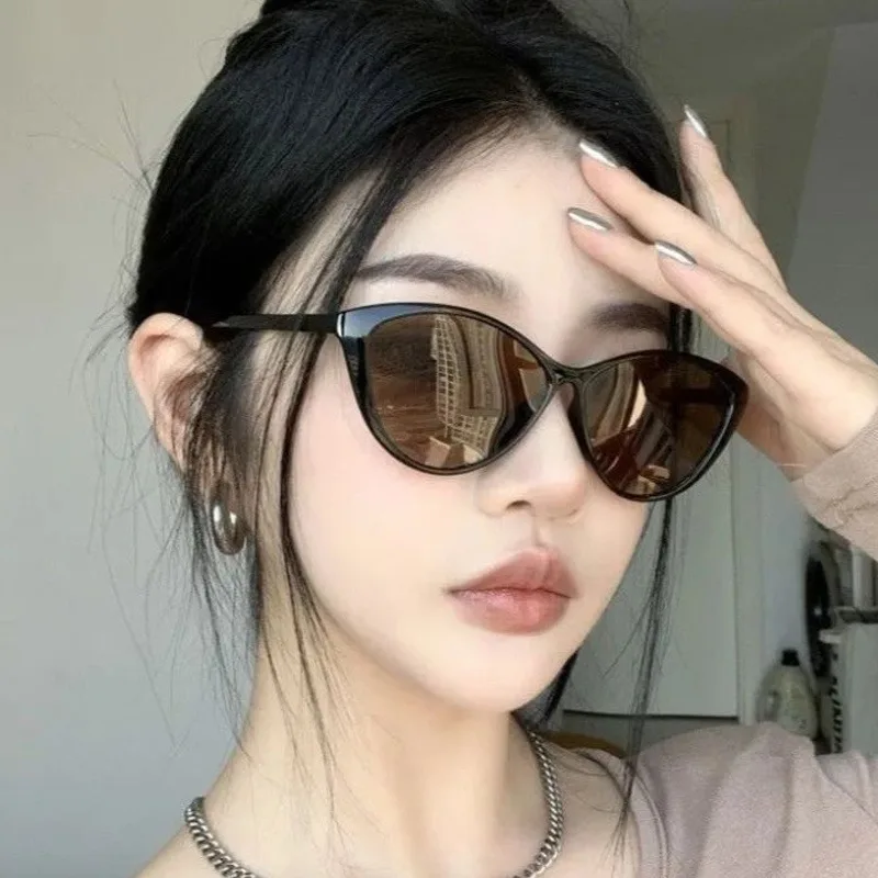 1/2 Stück koreanische Cat-Eye-Sonnenbrille, leicht, UV-Schutz, Retro-Trendy, für modische Damen