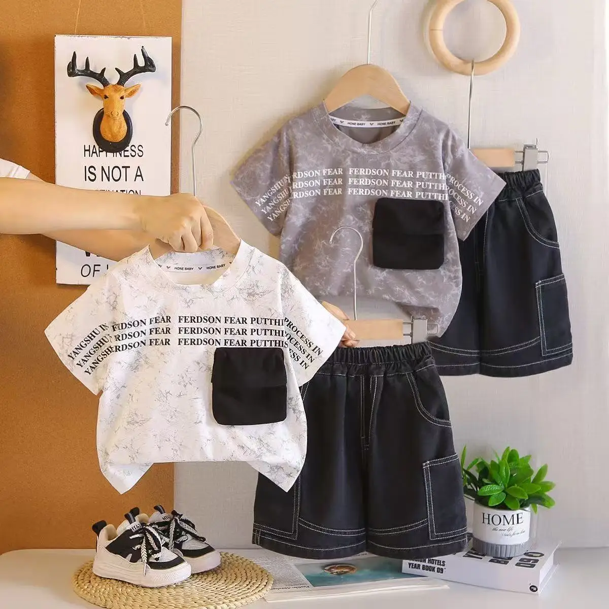 

2 PCS Summer Toddlers Boy Outfits Short Sleeve Pullover Color Block Top+Pants Fashion Casual Sports Set for Kids Boys 1-5 Years