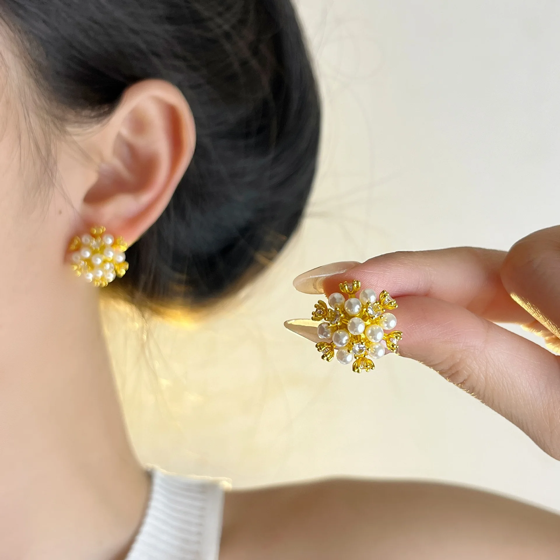 

Pearl stud earrings, female Internet celebrity temperament, personality, light luxury, versatile, niche design, new earrings