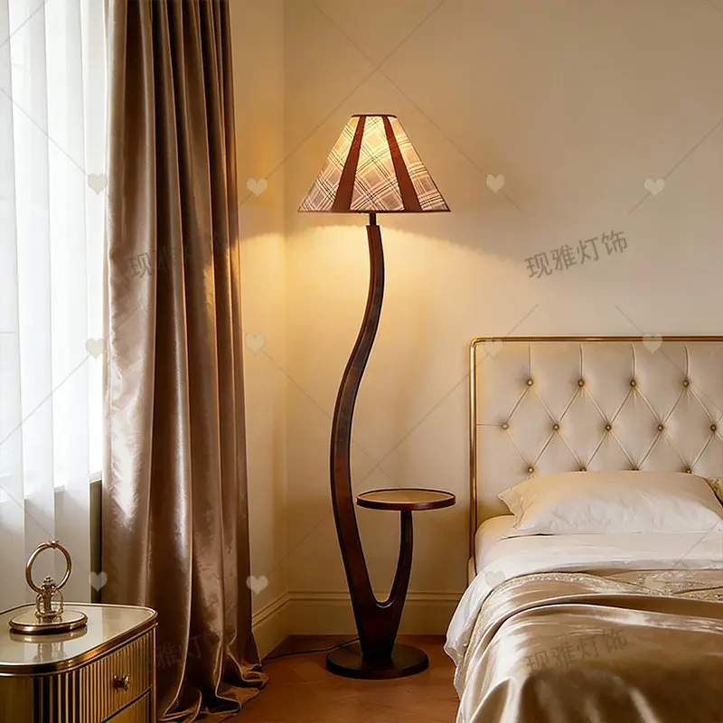 Retro floor lamp, medieval living room, solid wood side table, high-end atmosphere bedroom, bedside walnut lamp