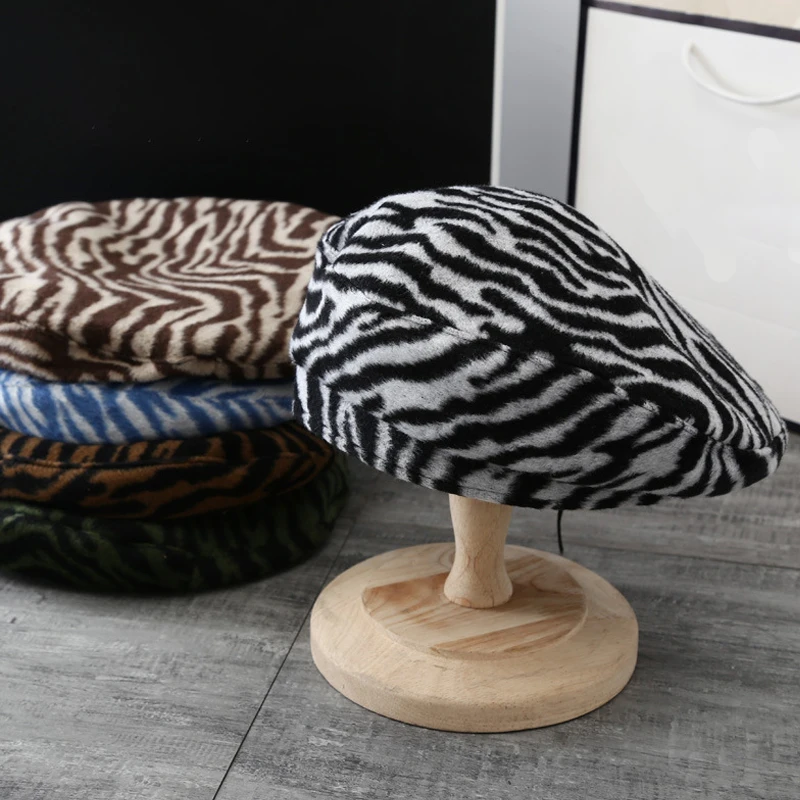 Korean Striped Beret Autumn Winter Plush Warm Berets Zebra Pattern Short Brim Caps Personalized Leopard Print Street Painter Hat