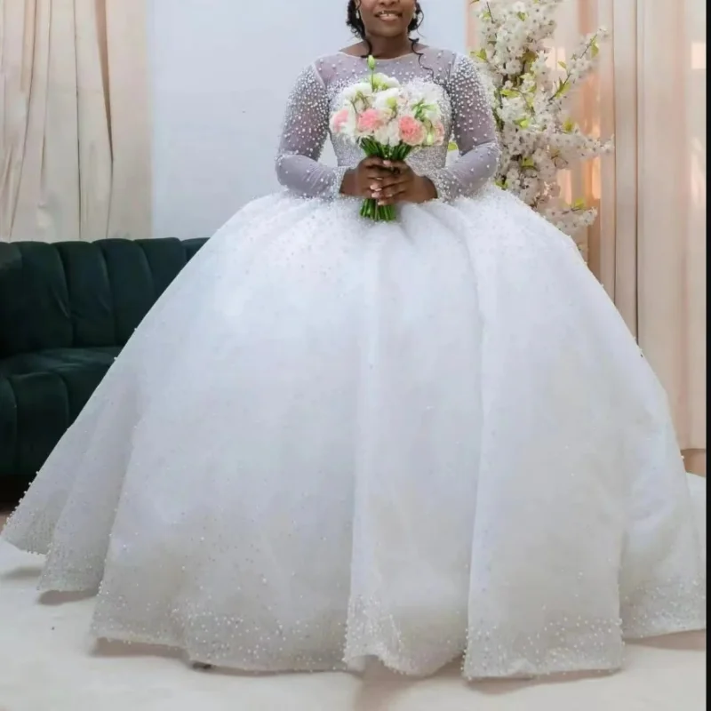 فستان زفاف فاخر مخصص لؤلؤ لامع فستان زفاف سويب تراين فيستدوس دي نوفيا بأكمام طويلة بدون ظهر