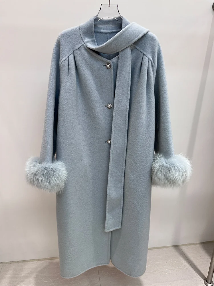 سترة نسائية شتوية جديدة لعام 2025 من صوف الكشمير الدافئ سترة طويلة من فرو الثعلب الحقيقي مع فيونكة ملابس خارجية للسيدات ملابس خروج