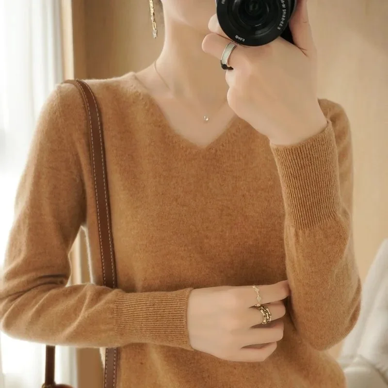 

2024 New Womens Sweaters Spring Autumn V-neck Knitted Pullovers Loose Bottoming Shirt Cashmere Fashion Jumper Solid Sweater