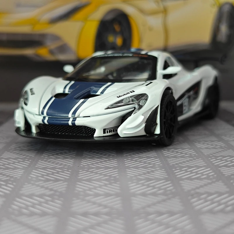 

1:32 Simulation McLaren P1 GTR alloy car model ornament with two doors and hood that can be opened as a supercar gift