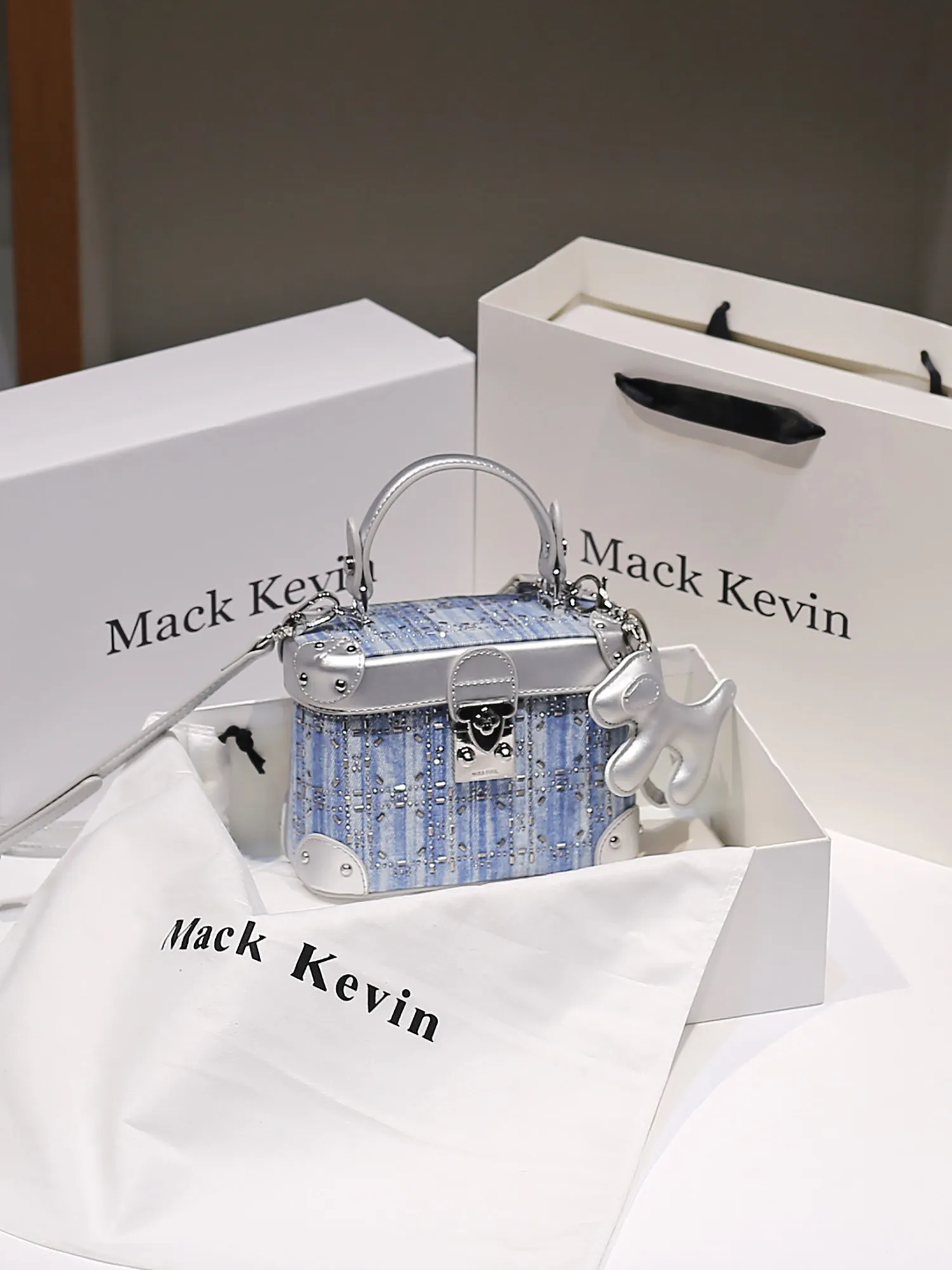 Luxury and Fashion Handheld Box Bag with Delicate Diamond Decoration and Chic Denim Canvas 2026 Women Newly Trendy Crossbody Bag