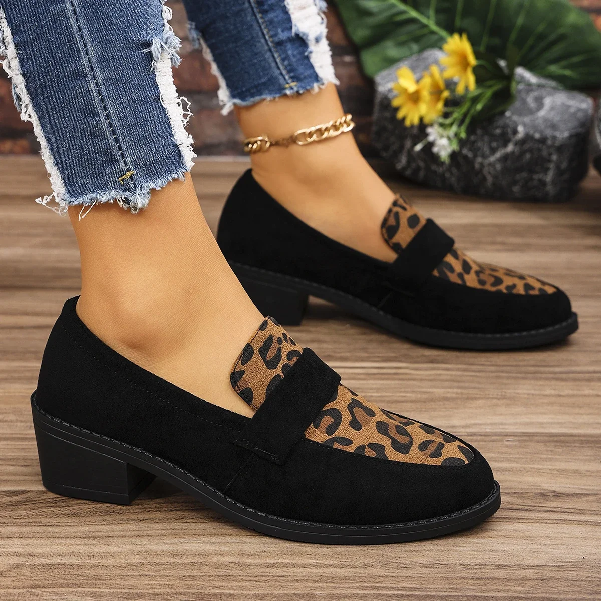 

Women Casual Shoes Spring New Fashion Loafers Large Size Casual Medium Heel Sneakers Women Round Toe Leopard Print Slip-On Shoes